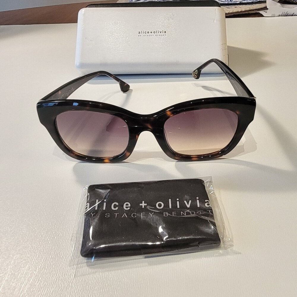 Alice and Olivia Sunglasses, Brown Tortoiseshell Frame Victoria With Case